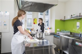 Mosaik Meiringen, Küche